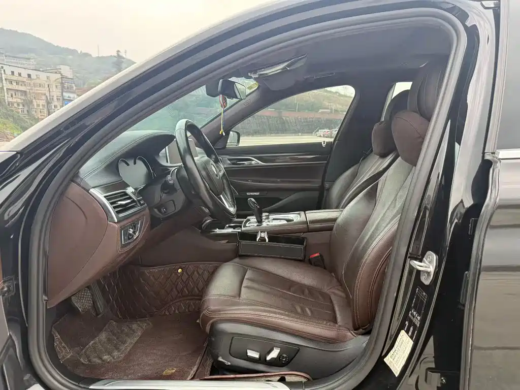 BMW 7 Series 2016 730Li Luxury купить на сайте DeffCars