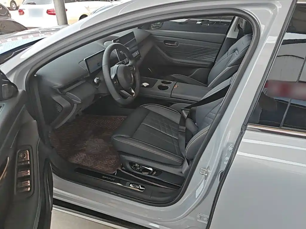 Baojun Xiangjing 2025 plug-in hybrid 140km luxury version купить на сайте DeffCars