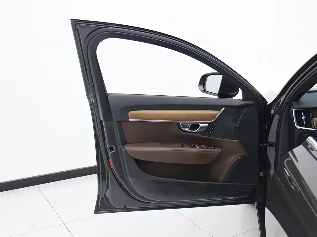 Volvo S90 2021 B5 Zhiyi Luxury Edition купить на сайте DeffCars