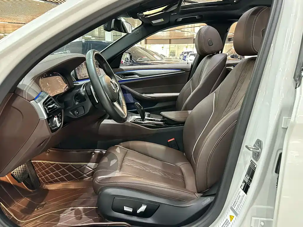 BMW 5 Series 2022 530Li Leading M Sports Package купить на сайте DeffCars