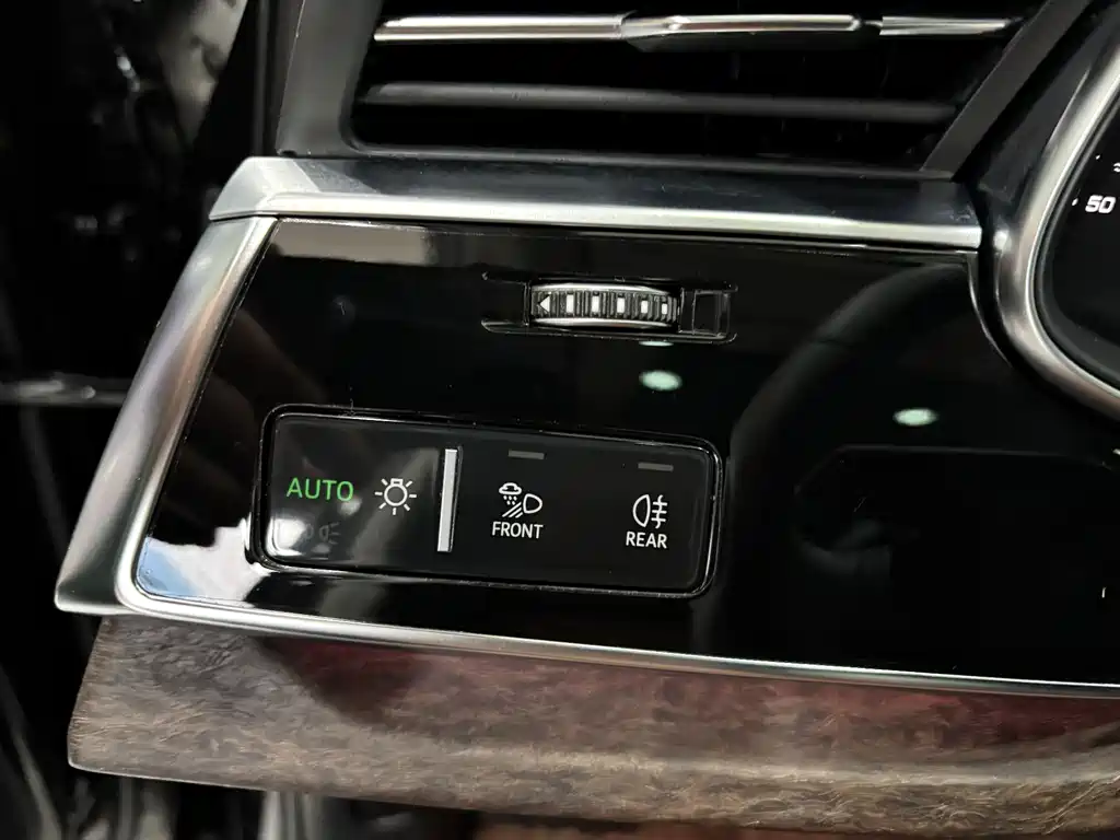 Audi Q7 2022 55 TFSI quattro S line sports купить на сайте DeffCars