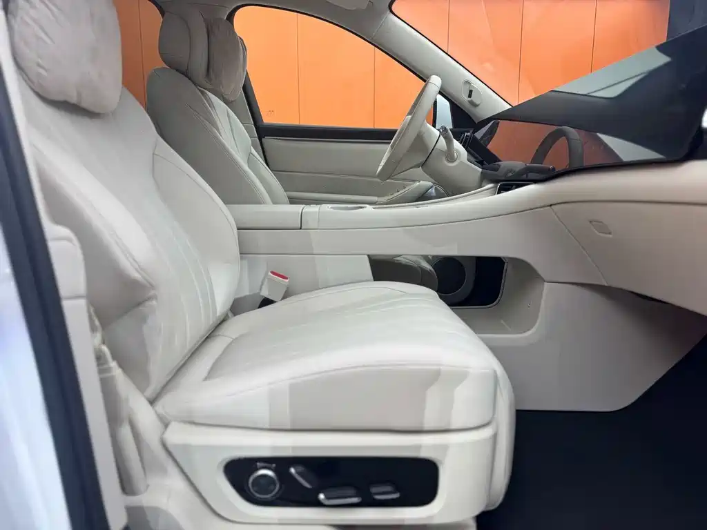 Wenjie M8 2025 extended range Max+ version 53.4kWh 6-seater version купить на сайте DeffCars