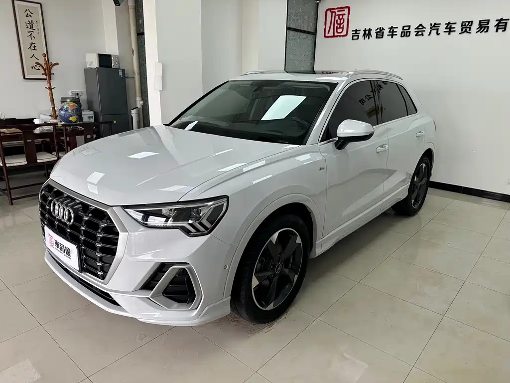 Audi Q3 2023 35 TFSI Fashionable and Dynamic (1.4T) купить на сайте DeffCars