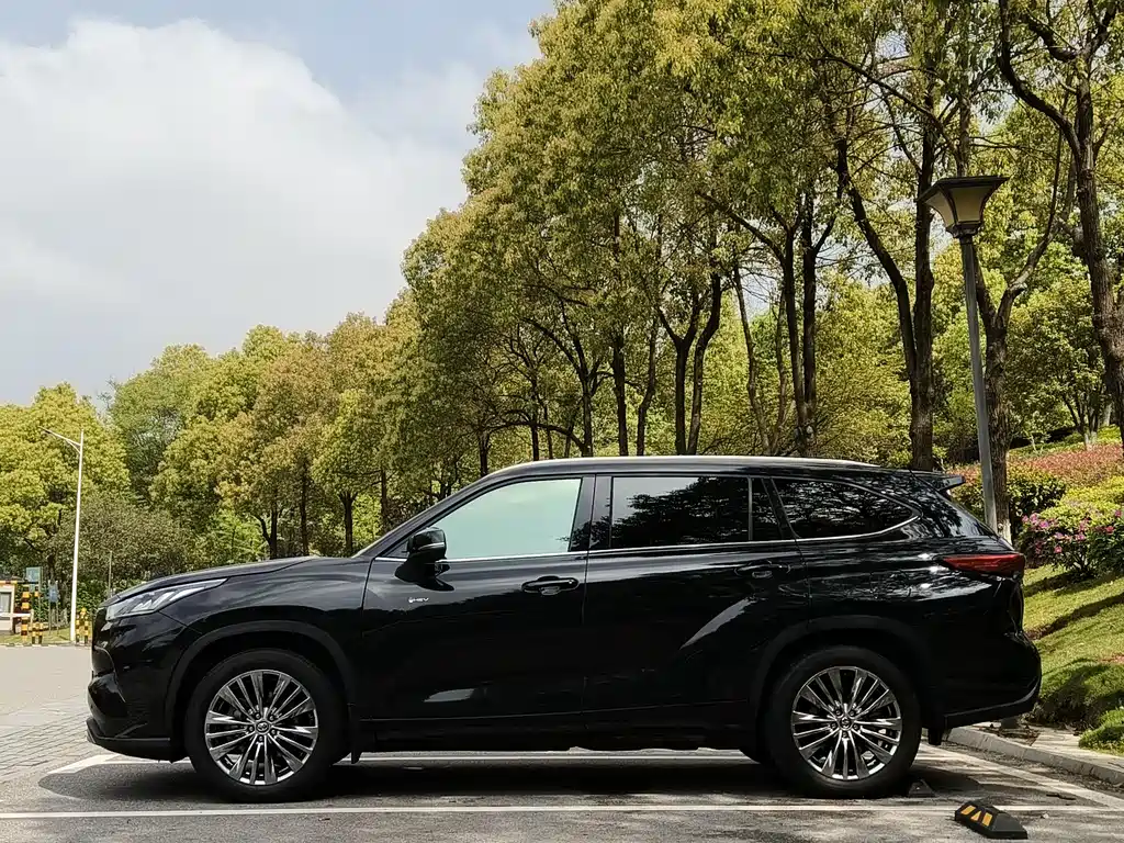 Highlander 2024 2.5L intelligent electric hybrid dual-engine four-wheel drive premium version 7 seats купить на сайте DeffCars