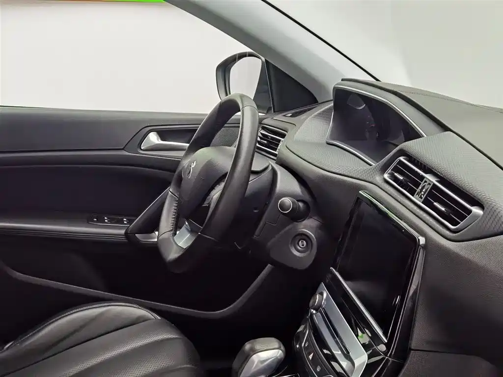 Peugeot 308 2018 1.6L automatic luxury version купить на сайте DeffCars