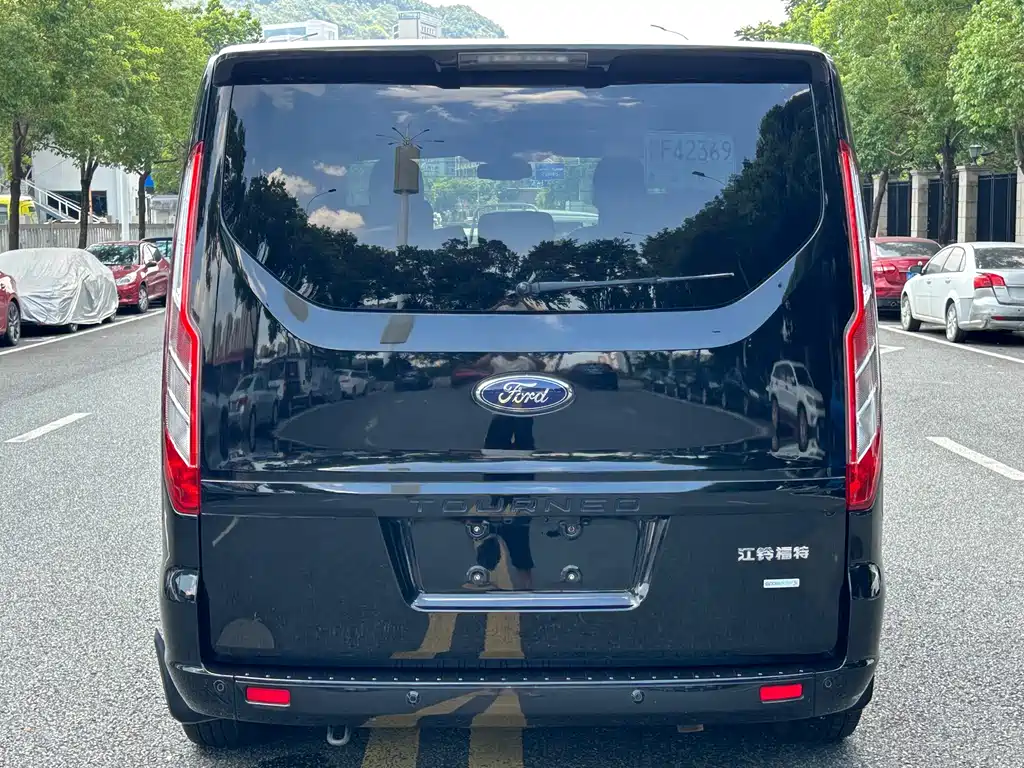 Tourneo 2020 2.0T Automatic Elite Edition Country VI купить на сайте DeffCars