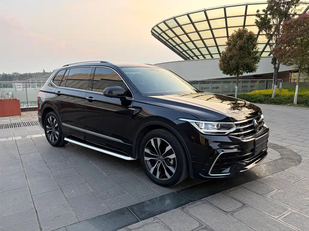 Tiguan L 2024 330TSI automatic two-wheel drive R-Line version купить на сайте DeffCars
