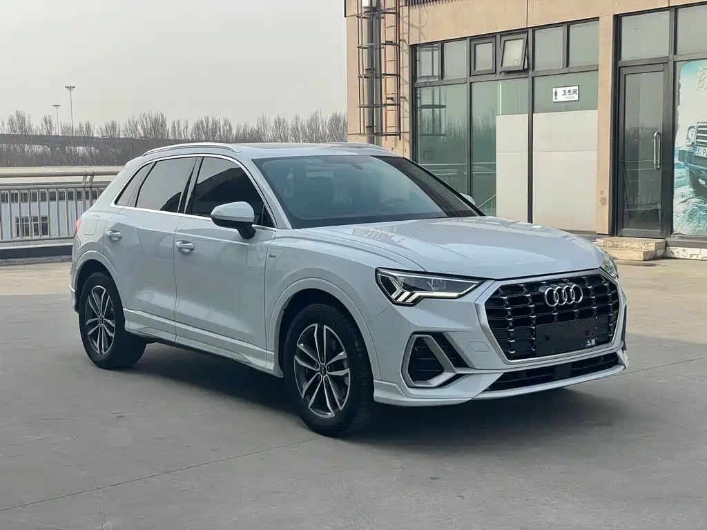 Audi Q3 2022 35 TFSI aggressive and dynamic купить на сайте DeffCars