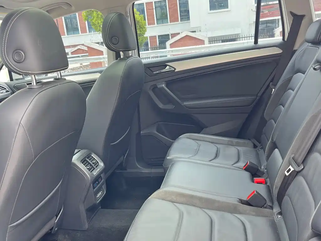Tiguan L 2021 330TSI automatic two-wheel drive smart version купить на сайте DeffCars