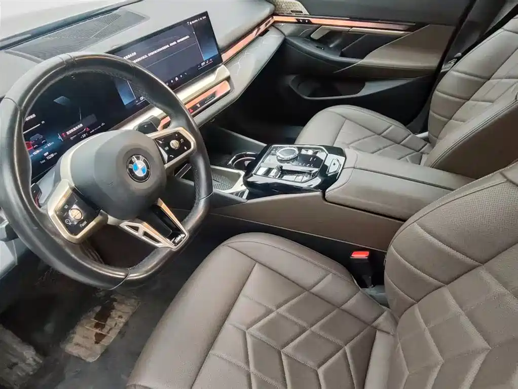 BMW 5 Series 2024 530Li Leading M Sports Package купить на сайте DeffCars
