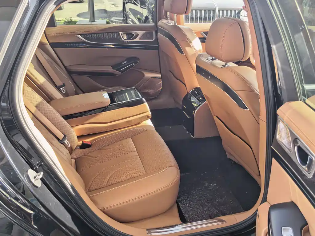 Hongqi H9 2025 2.0T two-wheel drive Qixiang luxury business version 5 seats купить на сайте DeffCars