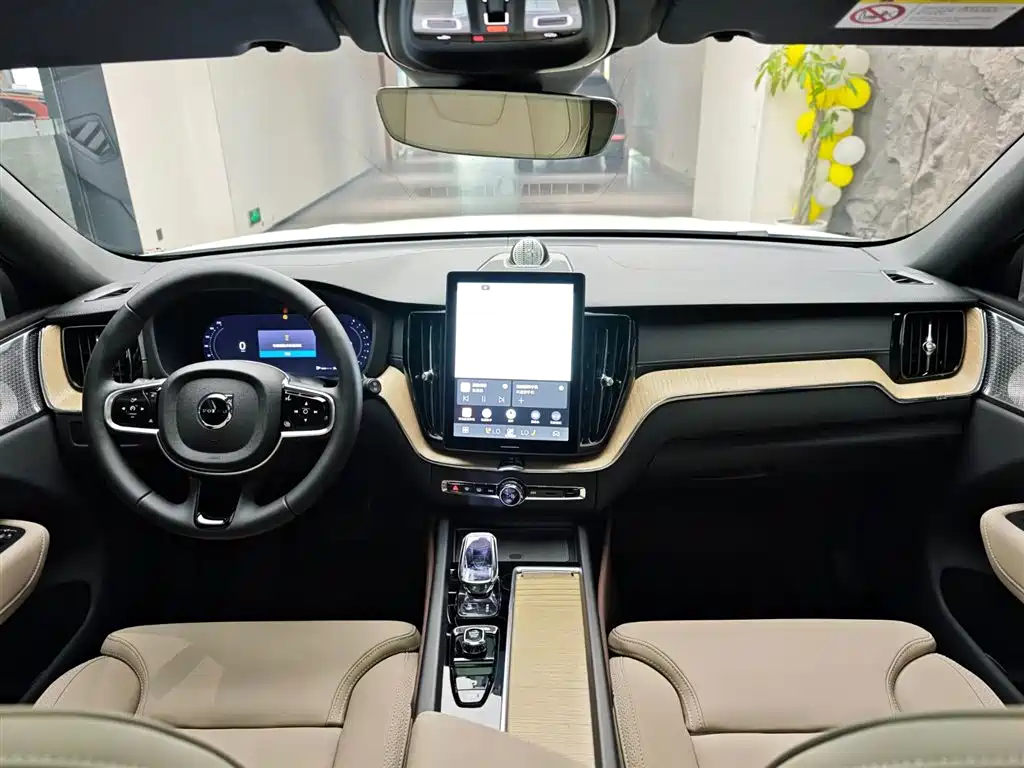 Volvo XC60 2025 B5 four-wheel drive Zhiyi Luxury Edition купить на сайте DeffCars