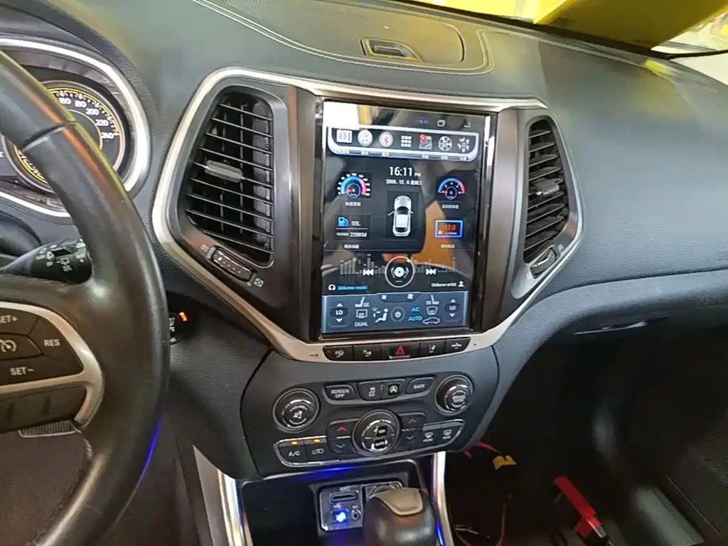 Liberty Light 2016 2.4L Leading Edition купить на сайте DeffCars