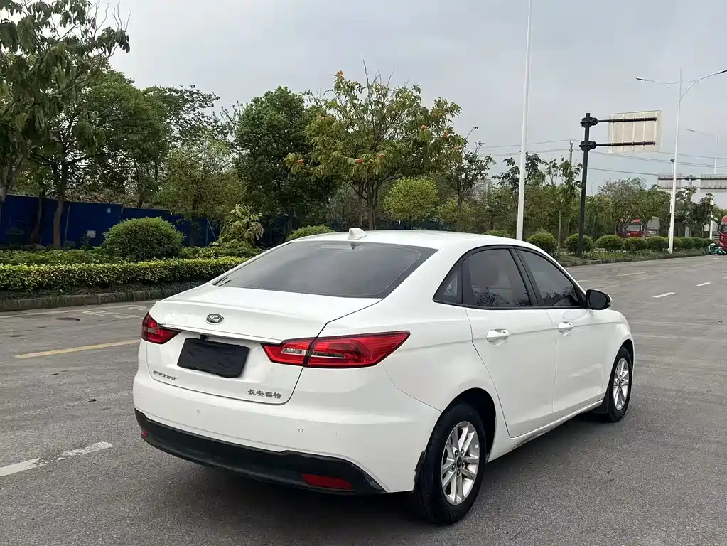 Escort 2019 facelift 1.5L automatic quality model (tire pressure monitoring) National VI купить на сайте DeffCars