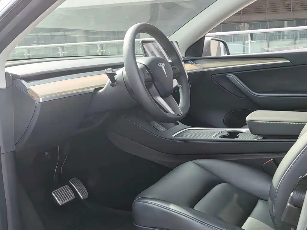 Model Y 2021 long-range all-wheel drive version 3D7 купить на сайте DeffCars