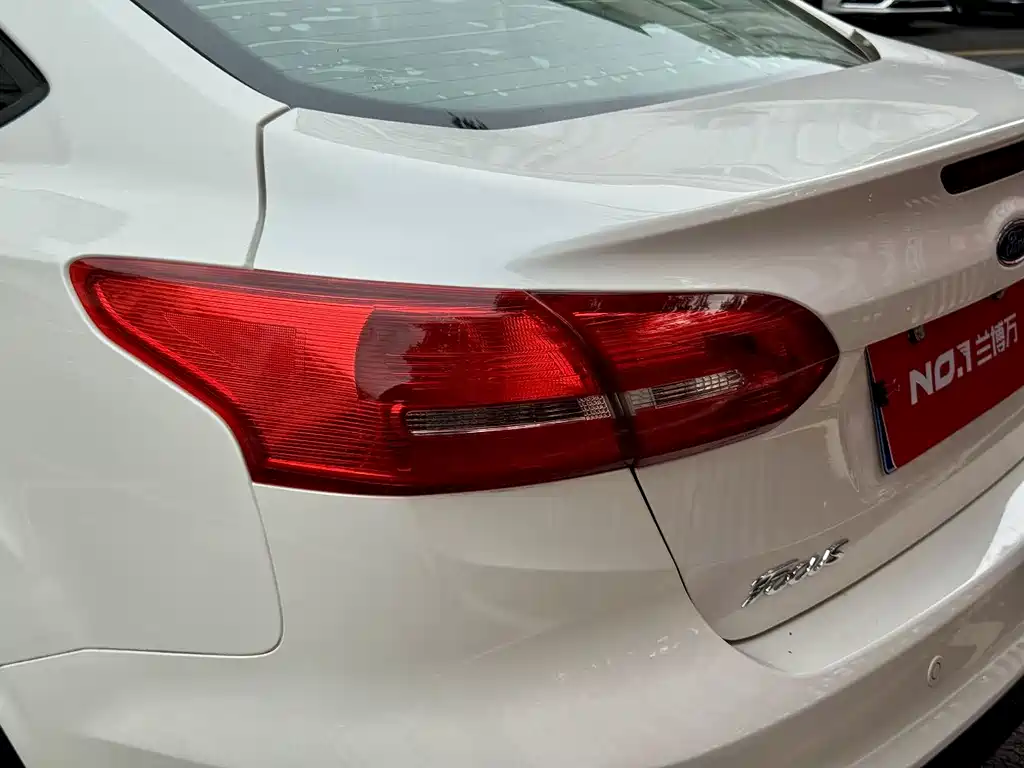 Focus 2018 sedan classic 1.6L automatic stylish smart mobility version купить на сайте DeffCars