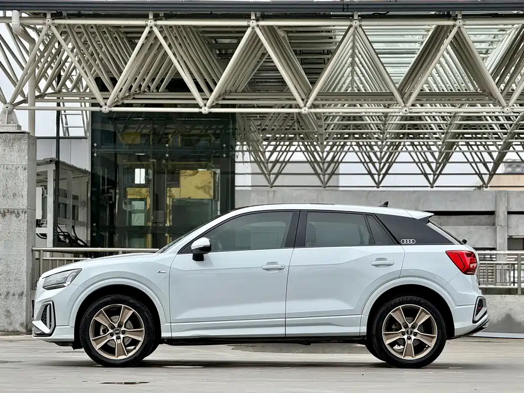 Audi Q2L 2022 35 TFSI fashionable and dynamic купить на сайте DeffCars