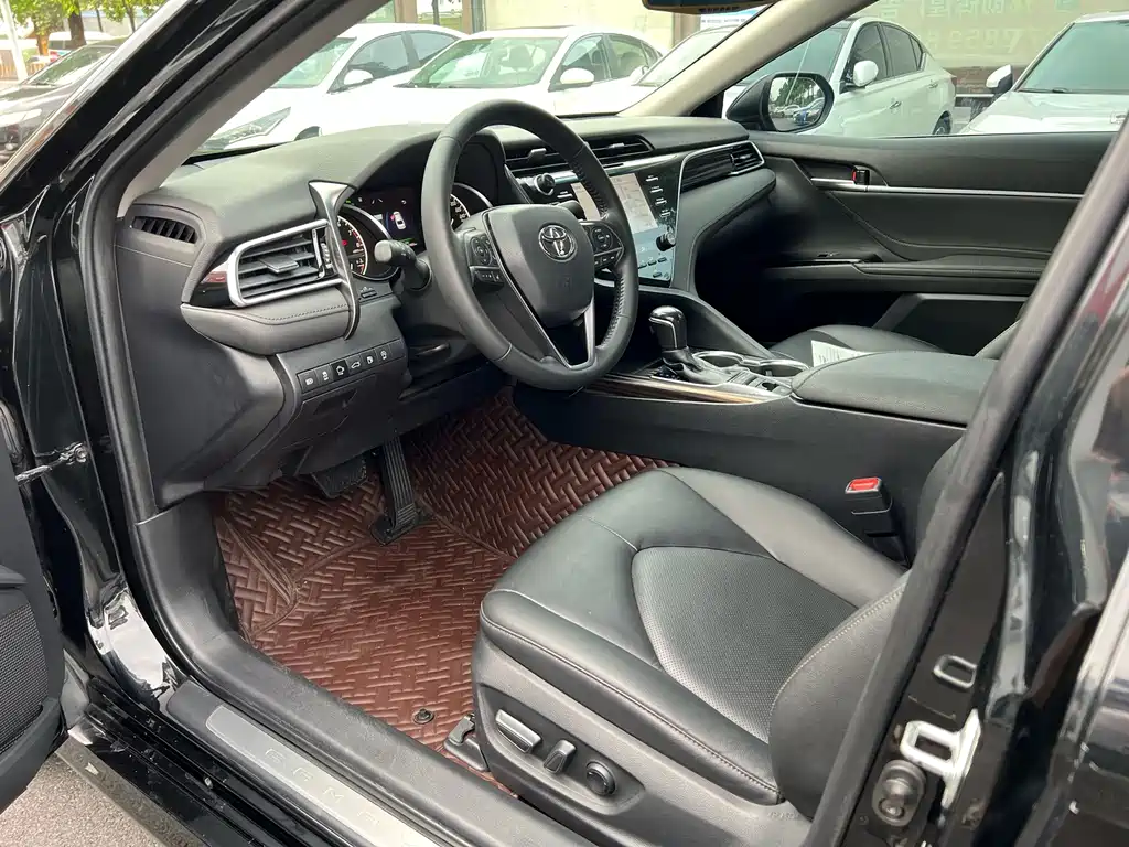 Camry 2018 2.5G Deluxe Edition купить на сайте DeffCars