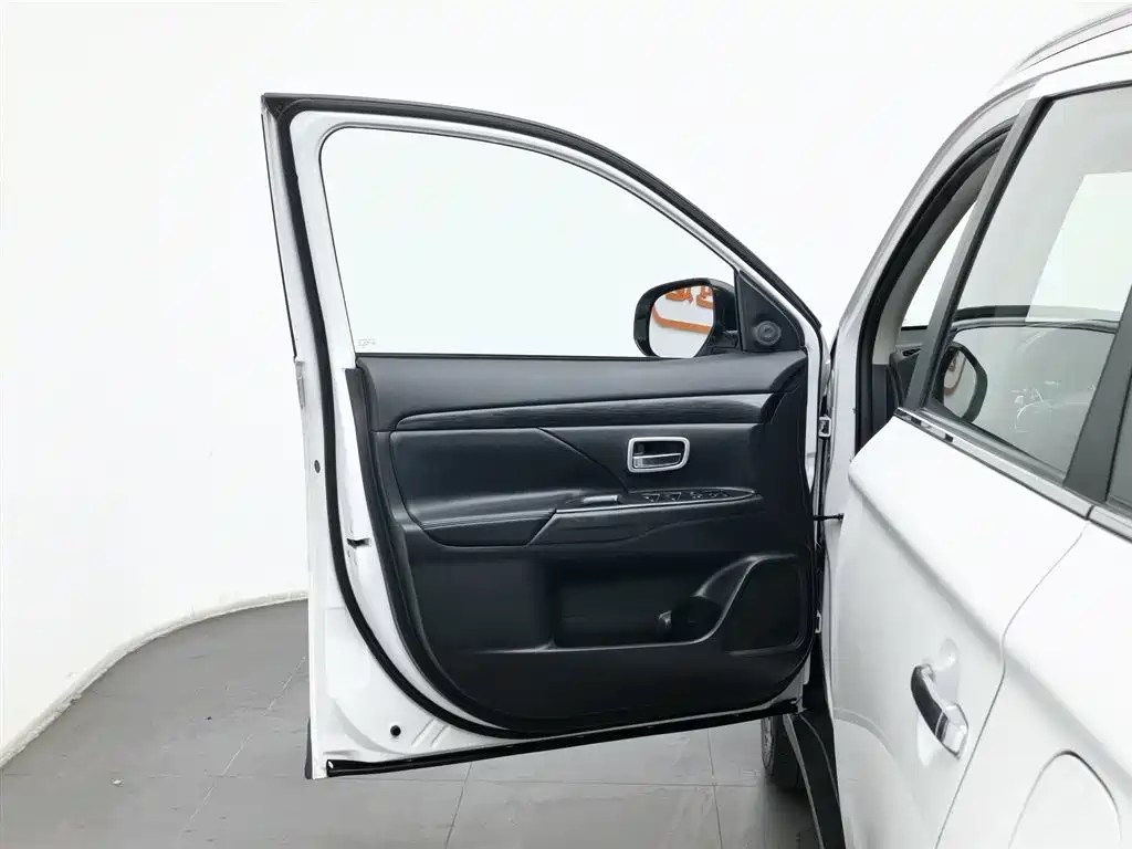 Outlander 2018 2.4L four-wheel drive luxury version 7 seats купить на сайте DeffCars