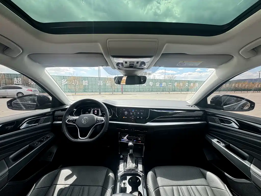 Passat 2023 330TSI Deluxe Edition купить на сайте DeffCars