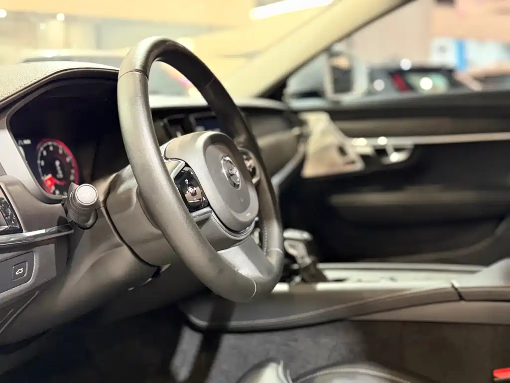 Volvo V90 2017 Cross Country T5 AWD Smart Edition купить на сайте DeffCars