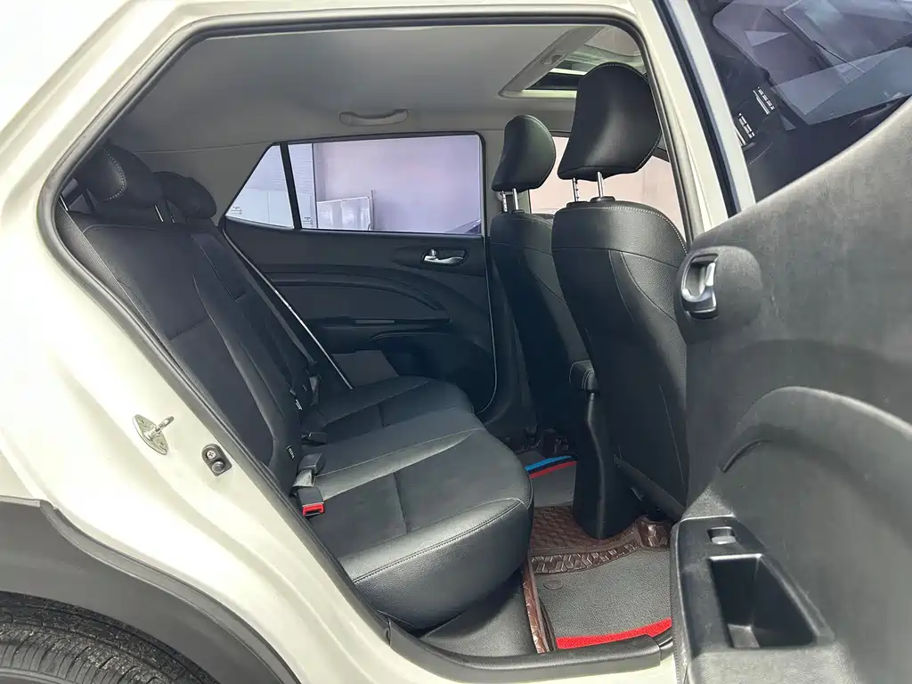 Yipao 2021 1.4L CVT sunroof model купить на сайте DeffCars