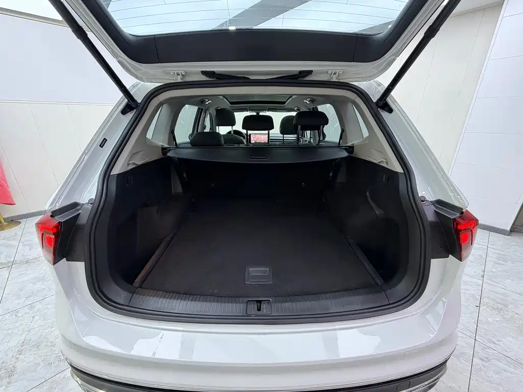 Tiguan L 2023 280TSI automatic two-wheel drive Chaochuang limited edition купить на сайте DeffCars