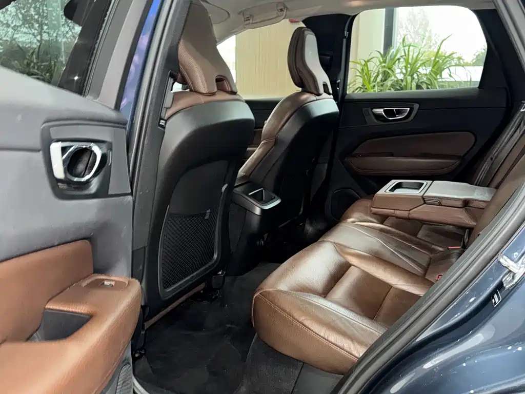 Volvo XC60 2020 T5 four-wheel drive Zhiyi Luxury Edition купить на сайте DeffCars