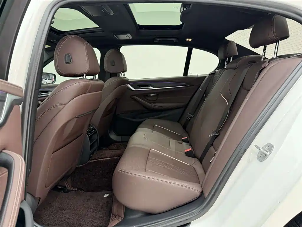 BMW 5 Series 2022 facelift 530Li leading M sports package купить на сайте DeffCars