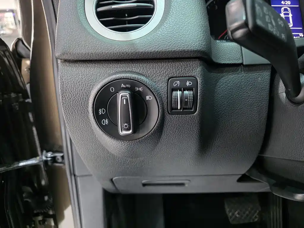 Tiguan 2017 300TSI automatic 2WD Silk Road Comfort Edition купить на сайте DeffCars