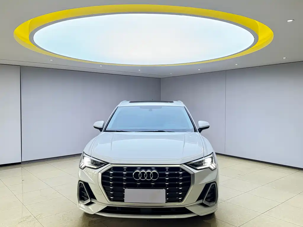 Audi Q3 2022 35 TFSI Fashionable and Dynamic купить на сайте DeffCars