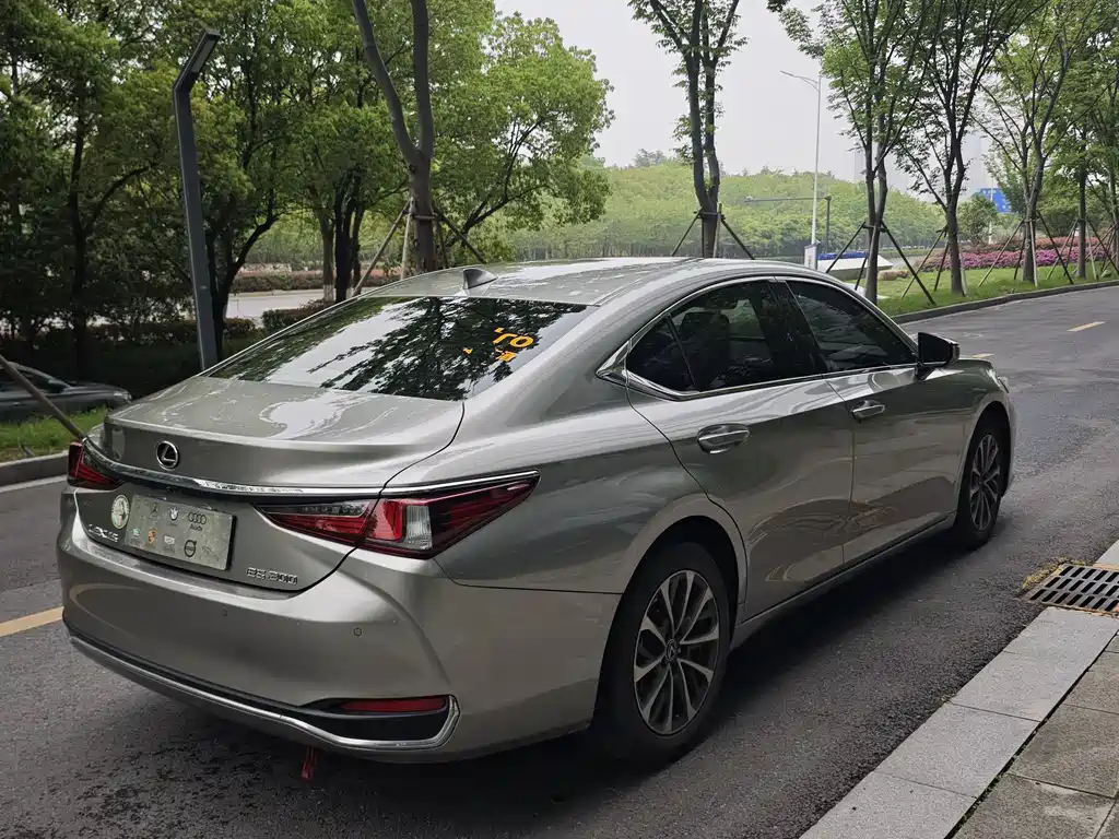 Lexus ES 2024 200 Premium Edition купить на сайте DeffCars