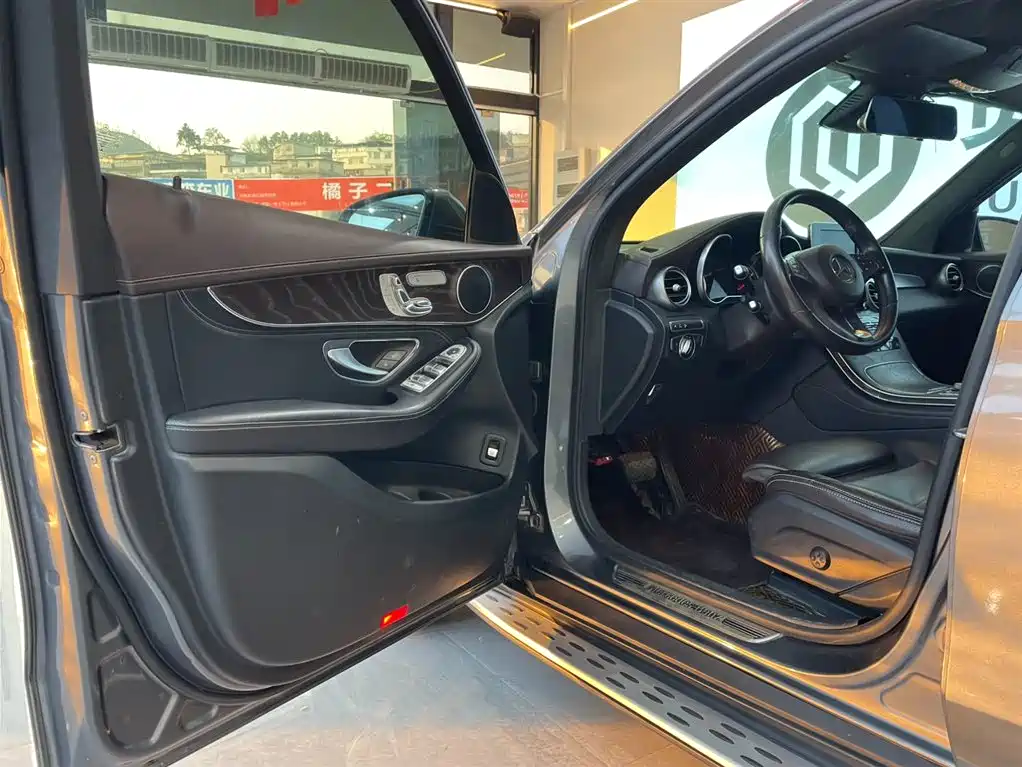 Mercedes-Benz GLC 2017 GLC 300 4MATIC Dynamic купить на сайте DeffCars