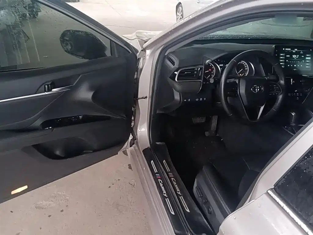 Camry 2021 2.0G Deluxe Edition купить на сайте DeffCars