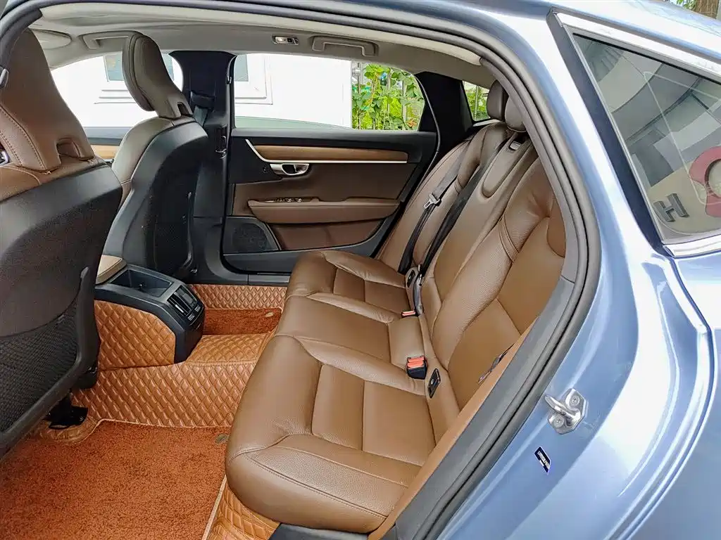 Volvo S90 2020 T5 Zhiyi Luxury Edition купить на сайте DeffCars