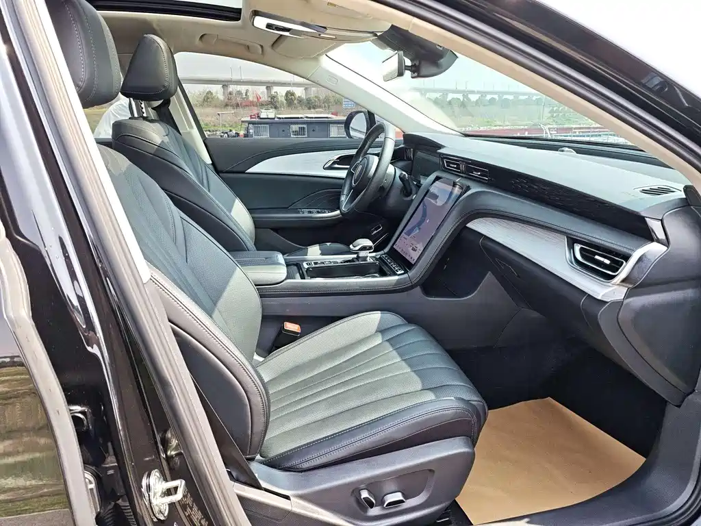 Hongqi H5 2024 2.0T Automatic Zhilianqichang Edition купить на сайте DeffCars