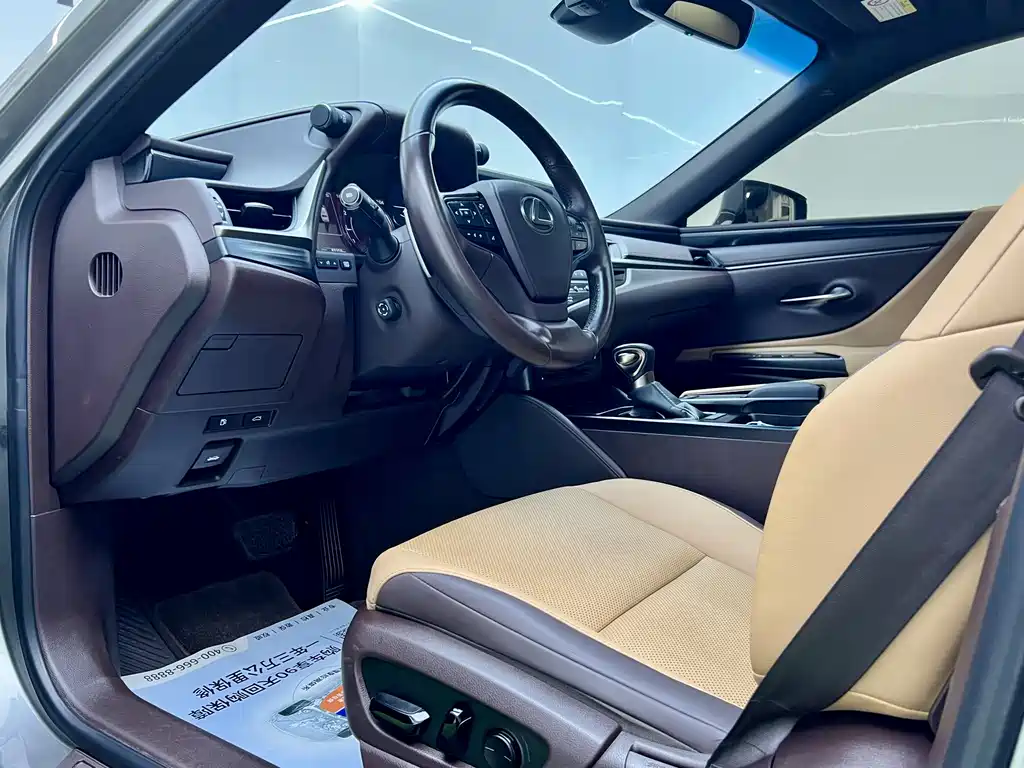 Lexus ES 2020 200 Excellence Edition купить на сайте DeffCars