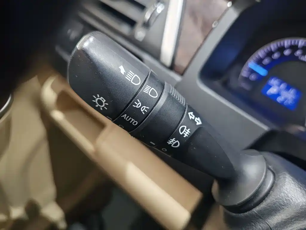 Camry 2015 2.0E Elite Edition купить на сайте DeffCars