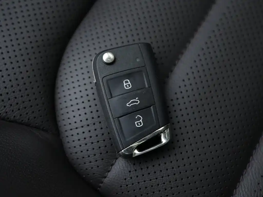 Touron 2019 330TSI 2WD Deluxe Edition National VI купить на сайте DeffCars