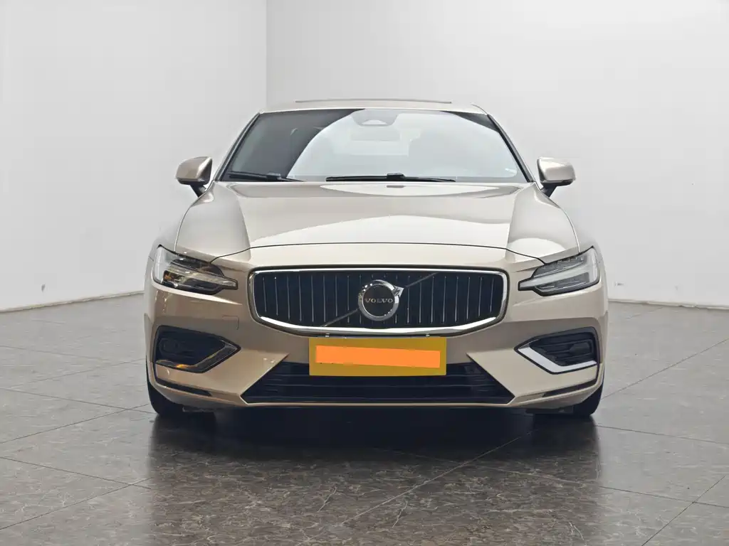 Volvo S60 2023 B4 Zhiyi Luxury Edition купить на сайте DeffCars