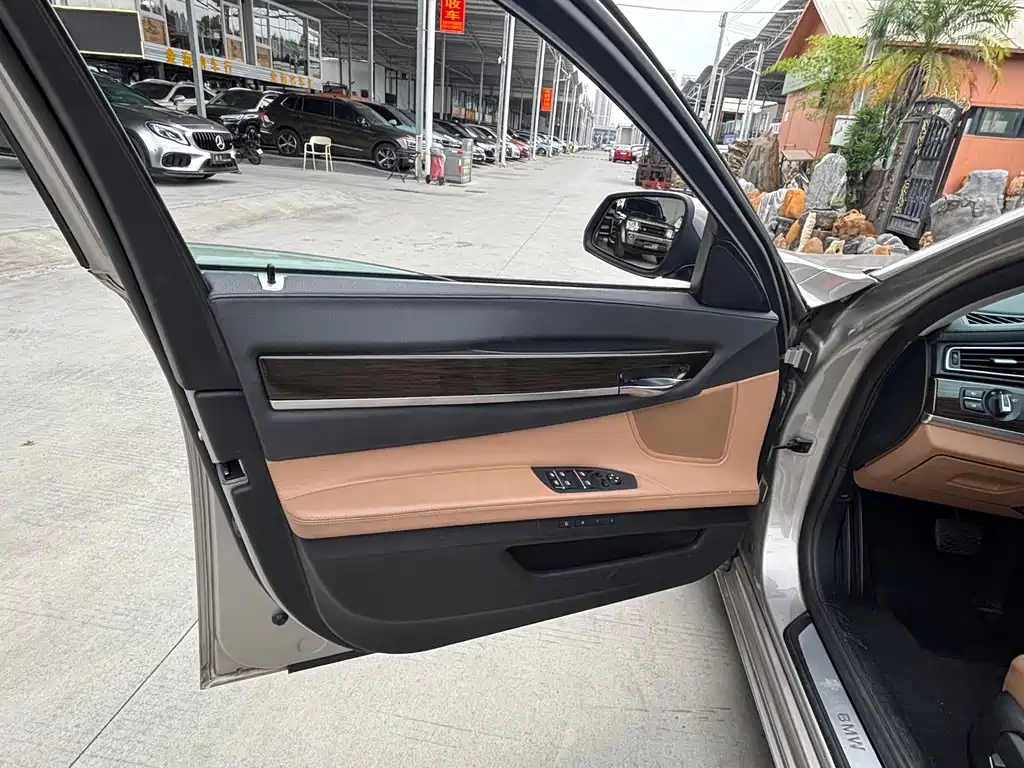 BMW 7 Series 2013 730Li Luxury купить на сайте DeffCars