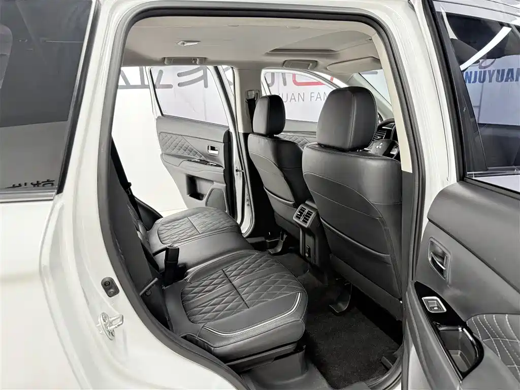 Outlander 2020 2.4L four-wheel drive exclusive version, 5 seats купить на сайте DeffCars