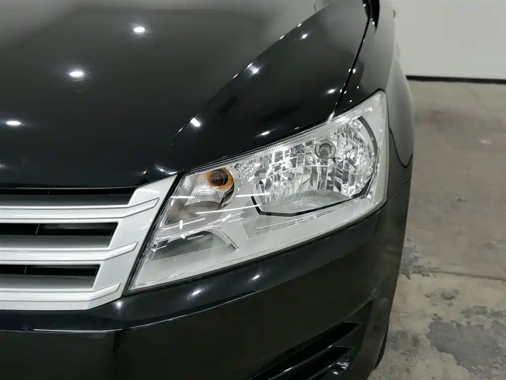 Santana 2015 1.4L Manual Fashion Edition купить на сайте DeffCars