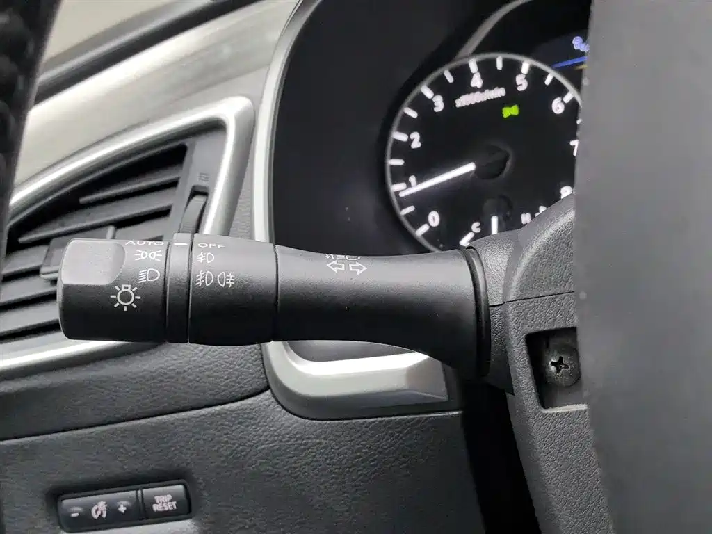 Loulan 2021 2.5L XL 2WD Intelligent Connected Deluxe Edition купить на сайте DeffCars