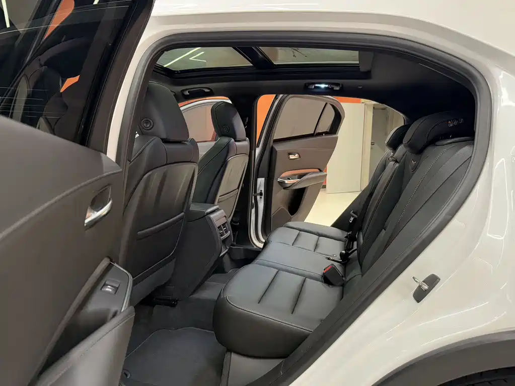 Cadillac XT4 2018 28T two-wheel drive luxury model купить на сайте DeffCars