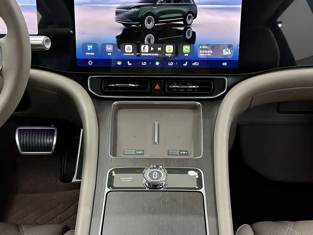 Wenjie M9 2025 extended range Max version 52kWh 6-seater version (192-line lidar) купить на сайте DeffCars