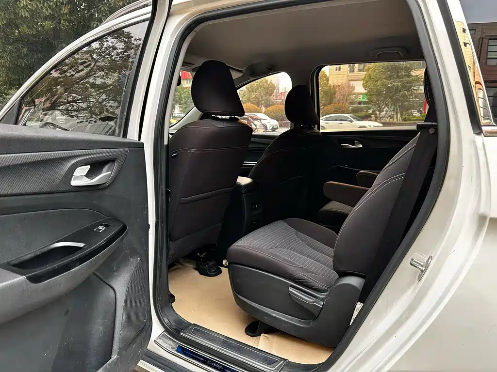 Baojun 730 2019 1.5L manual fashion 7 seats National V купить на сайте DeffCars