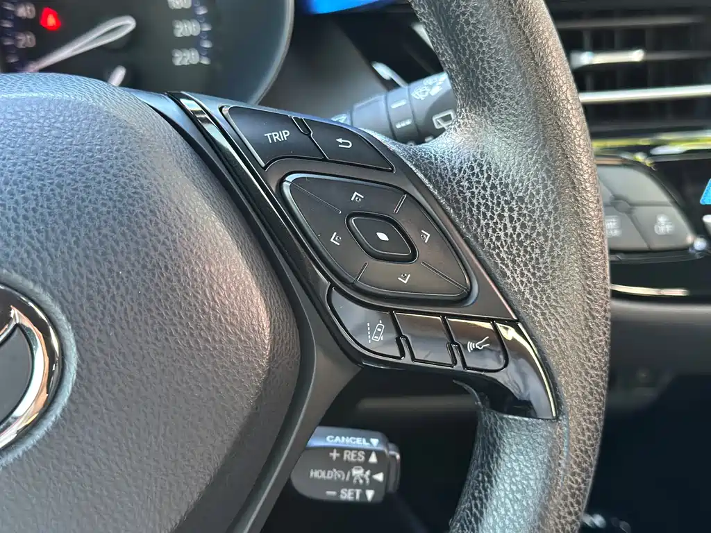 Toyota C-HR 2020 2.0L Leading Edition купить на сайте DeffCars