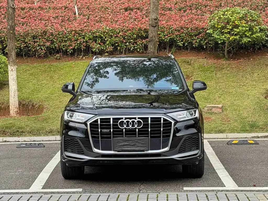 Audi Q7 2021 55 TFSI quattro S line sports version купить на сайте DeffCars