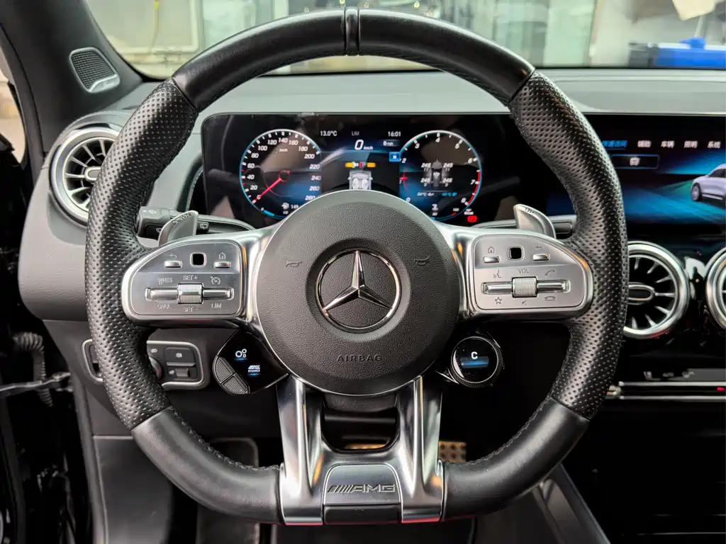 Mercedes-Benz GLB AMG 2023 AMG GLB 35 4MATIC купить на сайте DeffCars